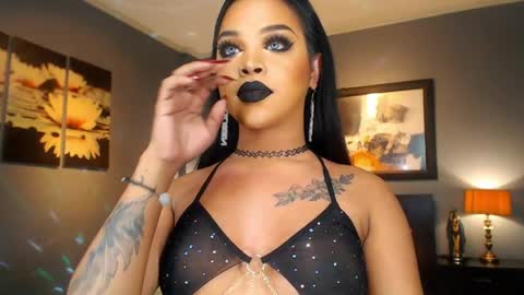 UrMajestyTyra online show from April 11, 6:30 am