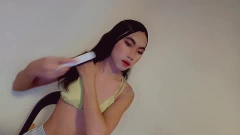 urpretty_mistake online show from January 17, 11:40 am