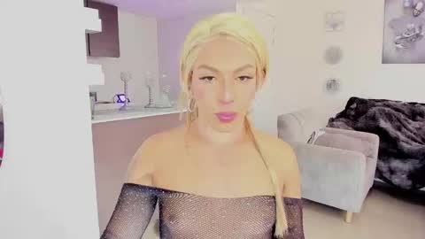 Snapshot of valeriadollks chatting on October 19, 5:27 pm valeriadollks online show from October 19, 5:27 pm