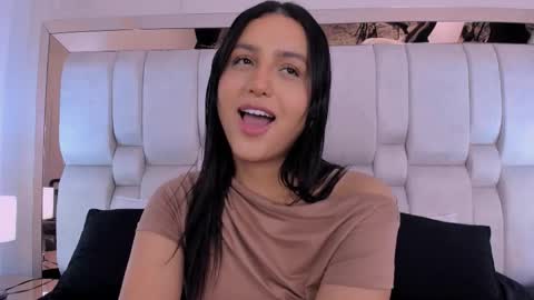 valerycooper23 online show from December 19, 9:53 pm