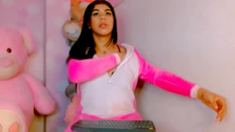 vanessa online show from December 17, 5:40 am