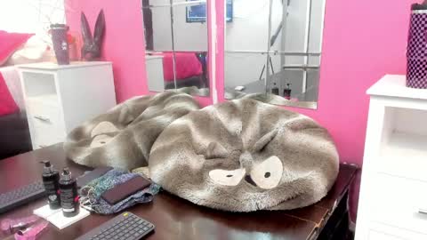 Vannellope online show from April 1, 1:41 pm