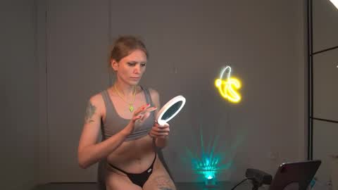 VelvetTGirl online show from April 7, 5:41 am