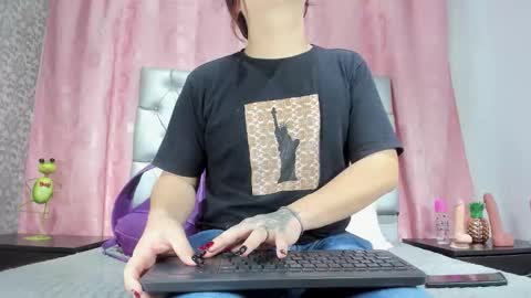 veneno hot online show from December 17, 12:44 pm