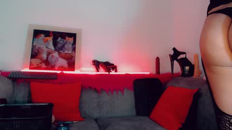 vicky_gill_ online show from September 19, 7:30 pm