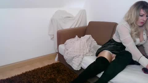 Vicky online show from October 18, 8:01 pm