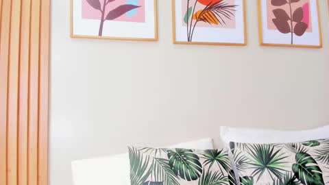 V I O L E T T E  online show from January 18, 4:15 pm