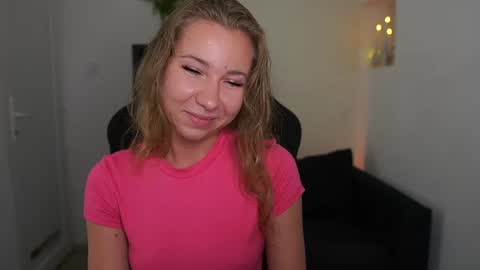 VivienVance online show from July 21, 1:25 pm