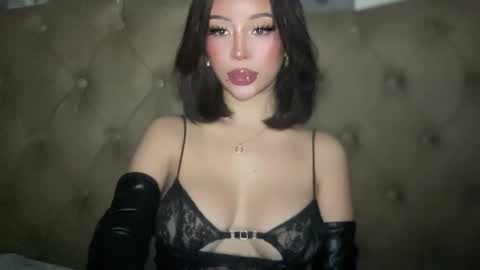 Snapshot of weebu010 chatting on October 28, 2:31 am Marie Pelie online show from October 28, 2:31 am
