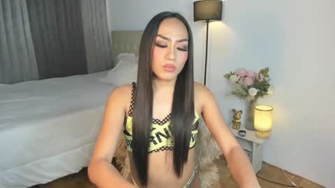 Arra Brown online show from December 1, 7:38 pm