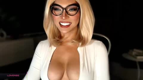 Julia online show from November 5, 5:18 am