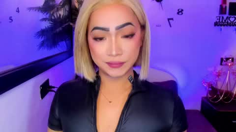 xxasian_goddessxx online show from March 27, 7:33 am