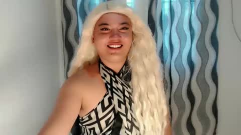 its me MADEL online show from March 23, 8:19 am