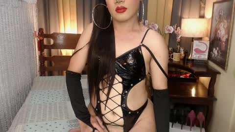 QUEENCY online show from April 5, 10:41 pm