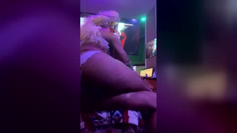 Ella Ts online show from April 11, 11:41 pm