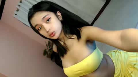 Snapshot of yougotelise69 chatting on March 7, 1:28 am HAPPY BIRTHDAY TO ME online show from March 7, 1:28 am