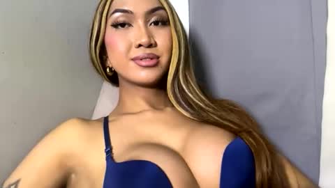 yourlovebella88 online show from April 16, 9:39 pm