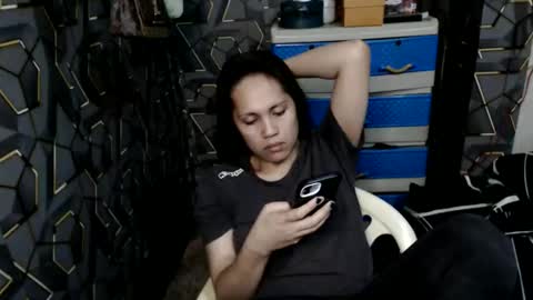 yumi online show from March 15, 1:47 pm