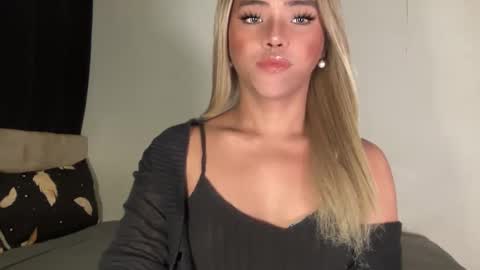 Miss Cali online show from December 12, 9:15 pm