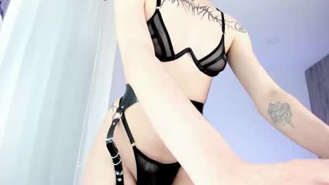 zoe online show from December 16, 7:08 pm