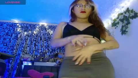 zoemi online show from December 3, 6:32 am