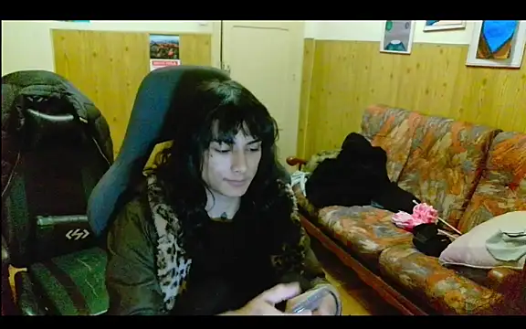 calliemaggotbone online show from December 18, 12:05 am