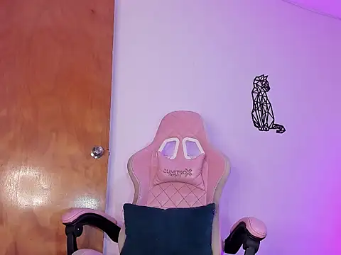 emily lady20 online show from December 21, 9:31 pm