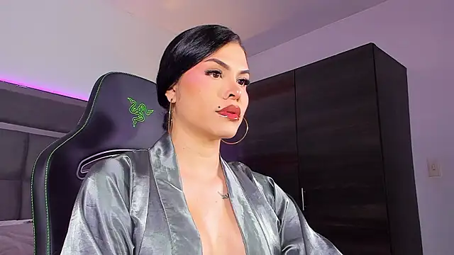 Emmilysantibanez online show from March 8, 1:58 pm