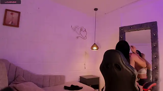 sarajhonson dl online show from March 17, 5:26 pm