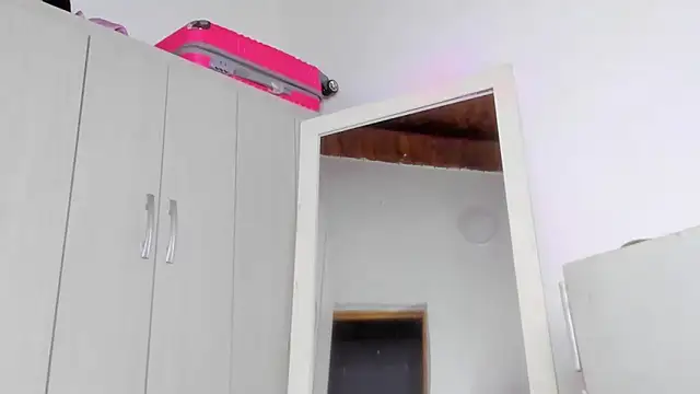 Kendall Hotsexy x online show from April 14, 7:57 am