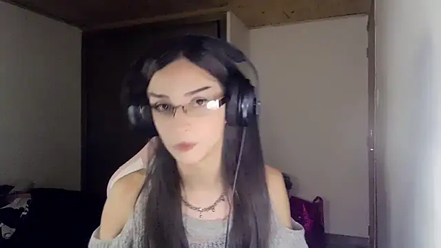 Dollbehavior  online show from April 7, 5:52 am