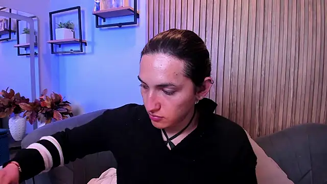 TomLondon  online show from February 24, 7:07 pm