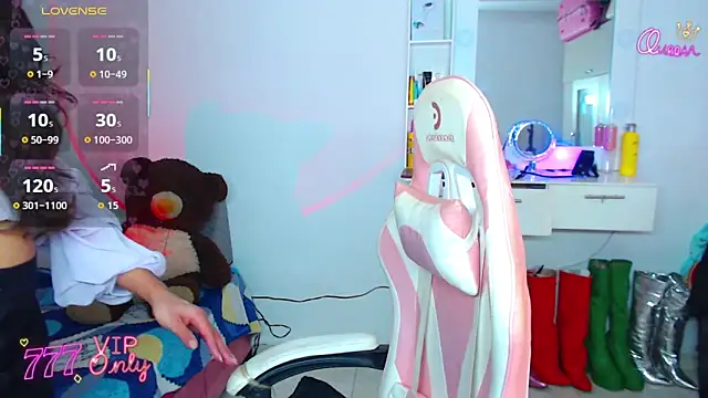 camila hootie online show from April 6, 8:31 pm