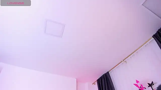 MarilynSmIith online show from December 4, 1:04 pm