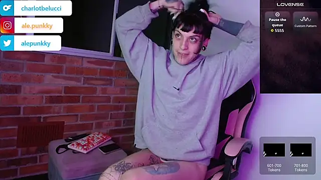 charlotbelucci  online show from November 11, 8:49 am