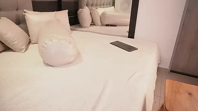 Bella TS  online show from September 18, 10:15 pm