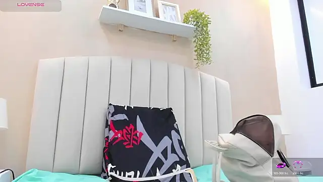 Mia thompson 19 online show from January 18, 7:22 pm