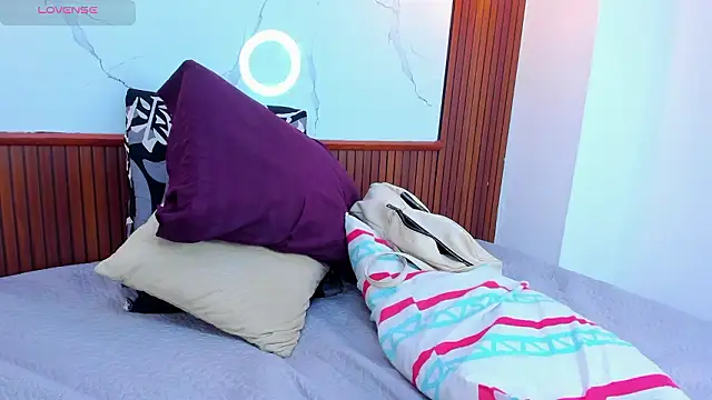 Mia thompson 19 online show from March 7, 8:37 pm