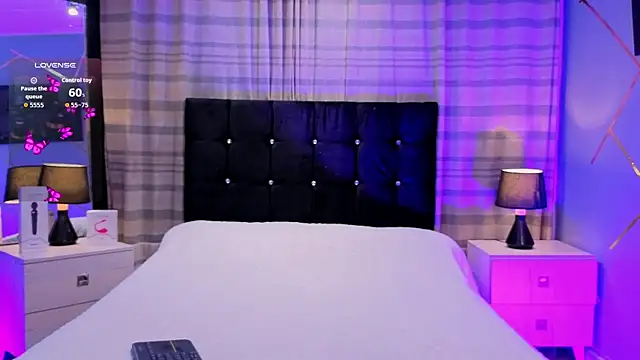 Megan Do Santos online show from November 24, 8:11 pm