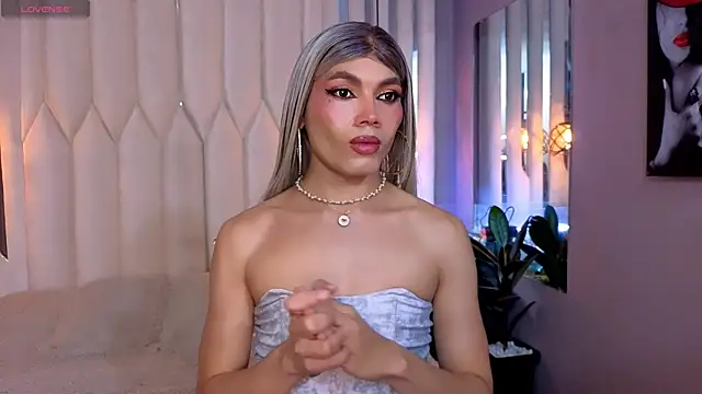 Megan Do Santos online show from April 15, 2:22 pm