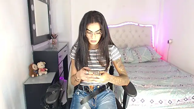 Snapshot of Alexia_Dolly chatting on December 5, 10:06 pm Alexia Dolly online show from December 5, 10:06 pm