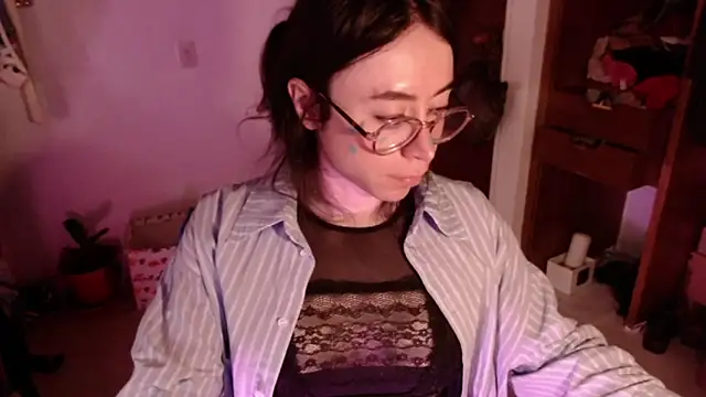 emily pearl  online show from November 21, 7:15 pm