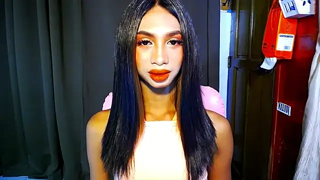 PrettyLatiina online show from October 29, 10:46 am