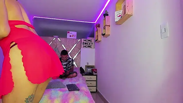 parejacaliente20154 online show from March 26, 11:03 am