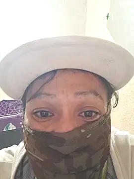 miicheele32 online show from January 7, 12:25 am