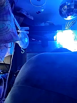 gurlnips online show from March 8, 11:52 pm