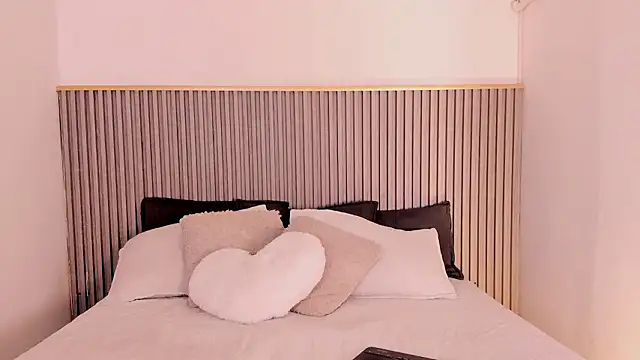 Isa Little Star online show from March 25, 4:07 am