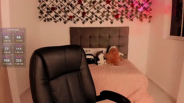 Snapshot of Lilith_Miller21 chatting on October 16, 9:14 pm Lilith Miller21 online show from October 16, 9:14 pm