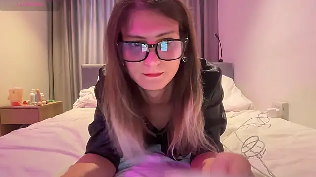 Alice Pinkhead online show from March 31, 7:43 am