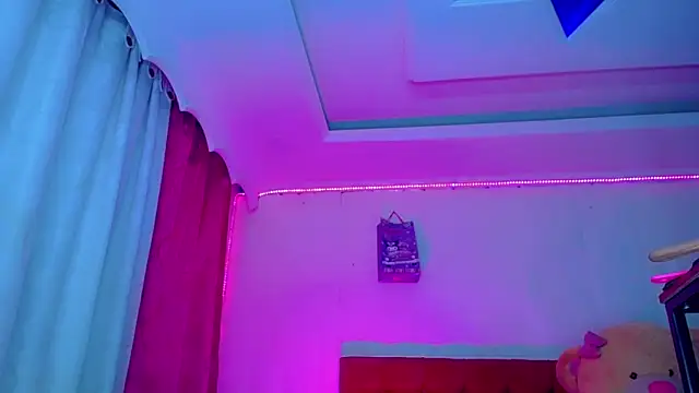 NahomiCamper online show from May 12, 1:47 am